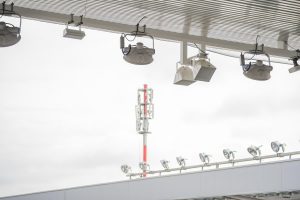 A MOL Aréna lelátója fény- és hangsugárzókkal