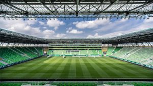 A Groupama Aréna fény- és hangszórói a pálya körül