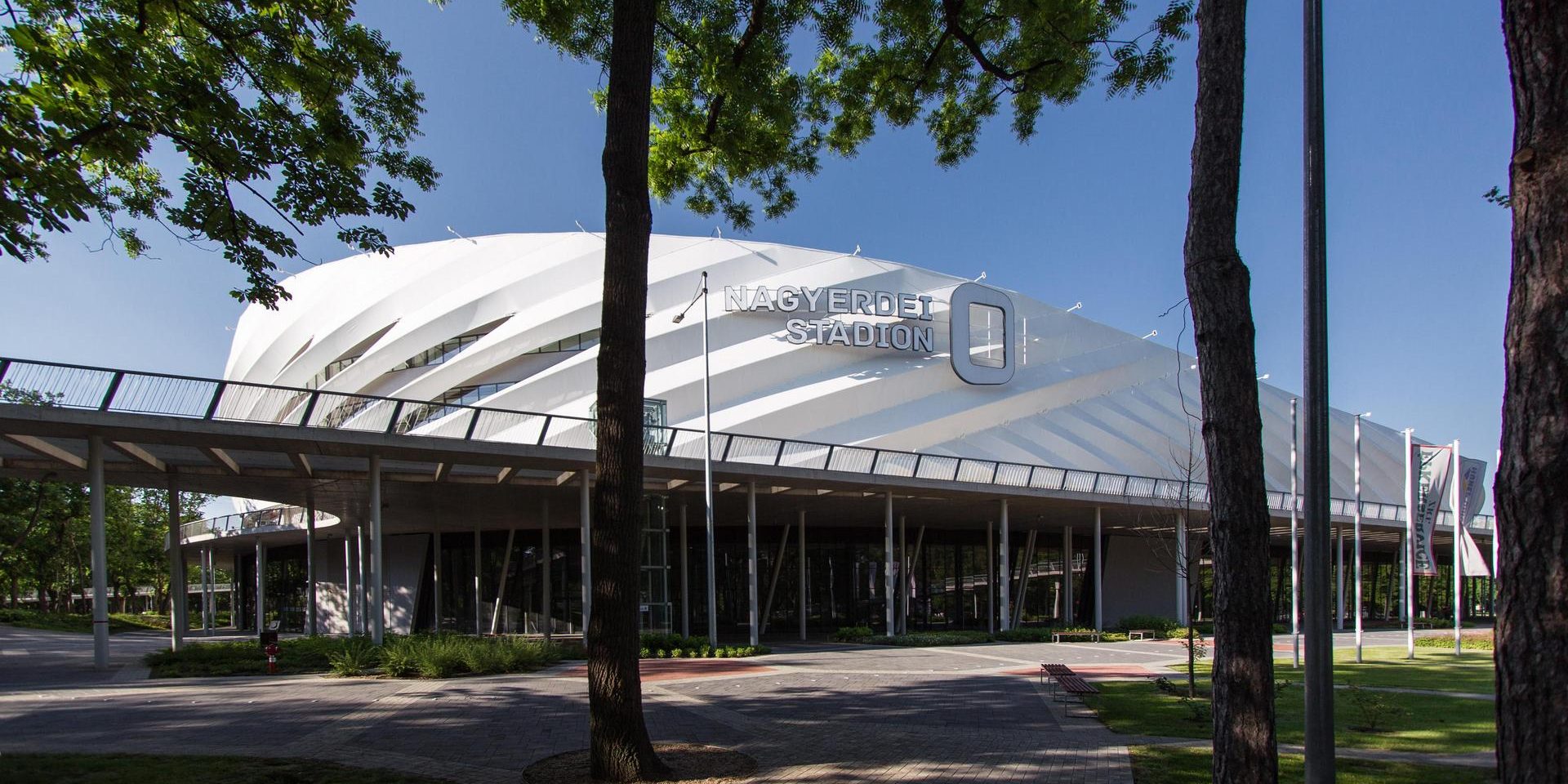 A Nagyerdei Labdarúgó Stadion épülete