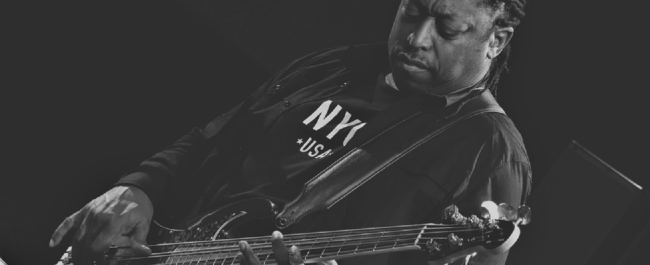 2019_0211_Darryl_Jones_1350 Darryl Jones QSC aktív hangsugárzókat használ