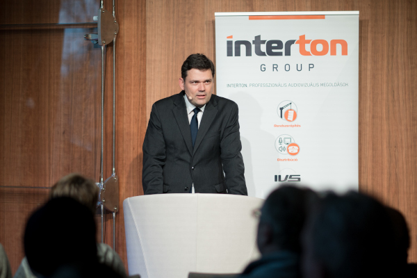 INTERTON Egyetem - Dr. Huszty Csaba
