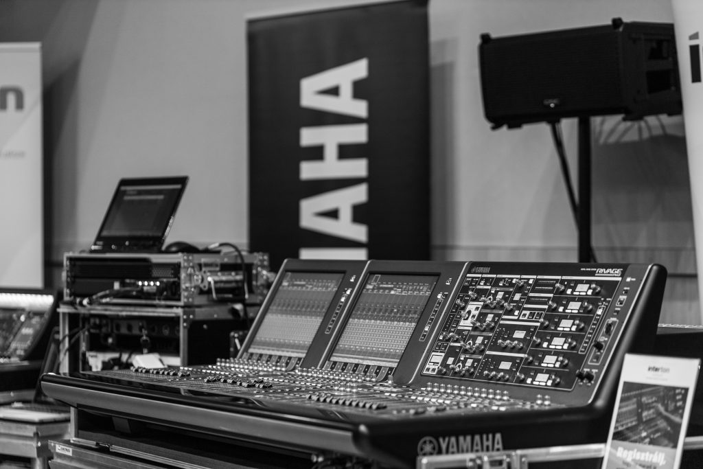 Yamaha RIVAGE PM7 digitális keverőpult a Pultsimogatón